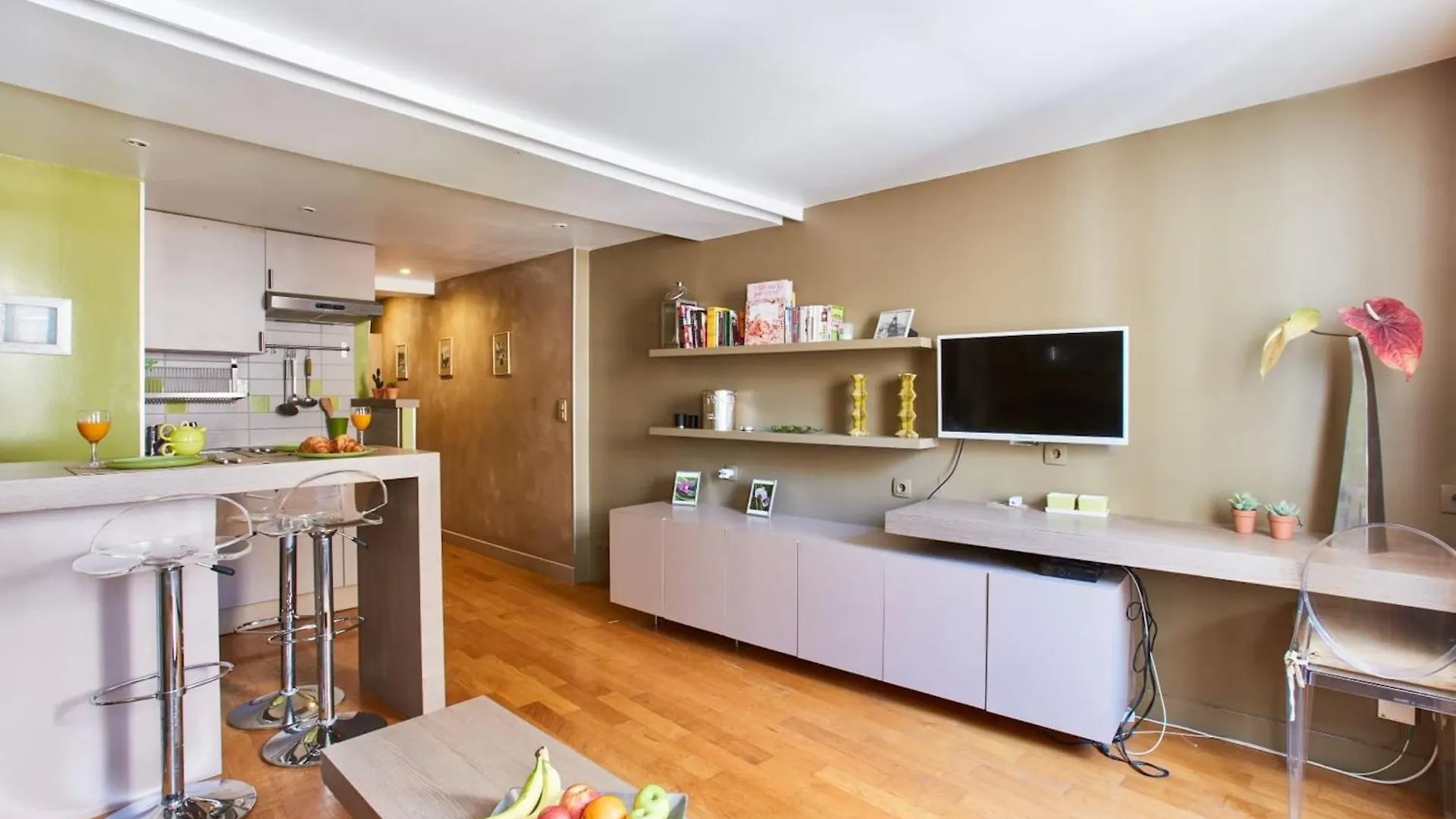 Latin Apartment *