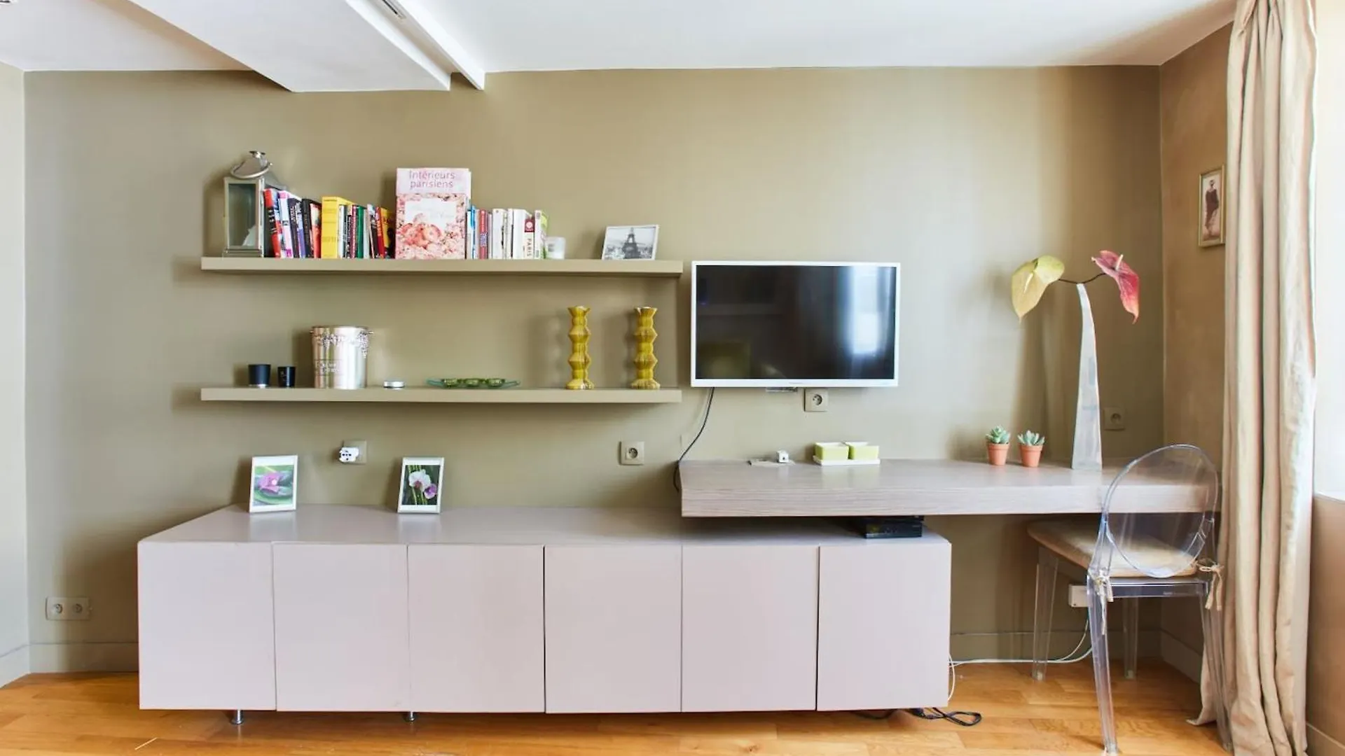Apartment Latin